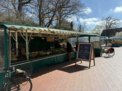Peter Kluin mit der Marktgärtnerei auf dem Wochenmarkt in Eversten. Foto: Stadt Oldenburg