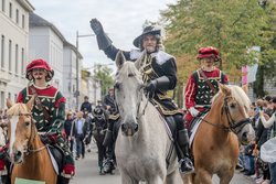 Graf Anton Günther und Knappen beim Kramermarktsumzug 2025. Foto: Sascha Stüber