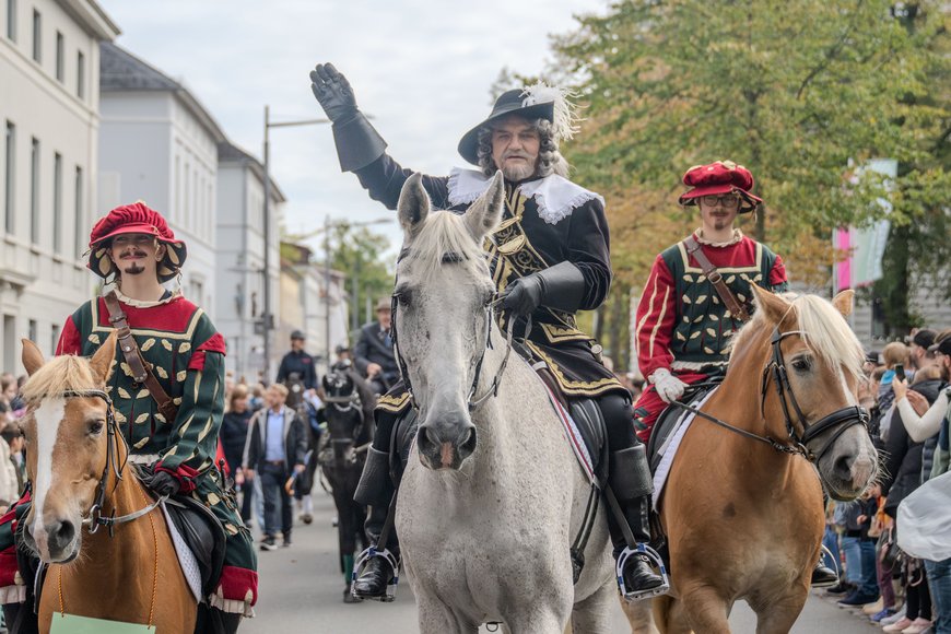 Graf Anton Günther und Knappen beim Kramermarktsumzug 2025. Foto: Sascha Stüber