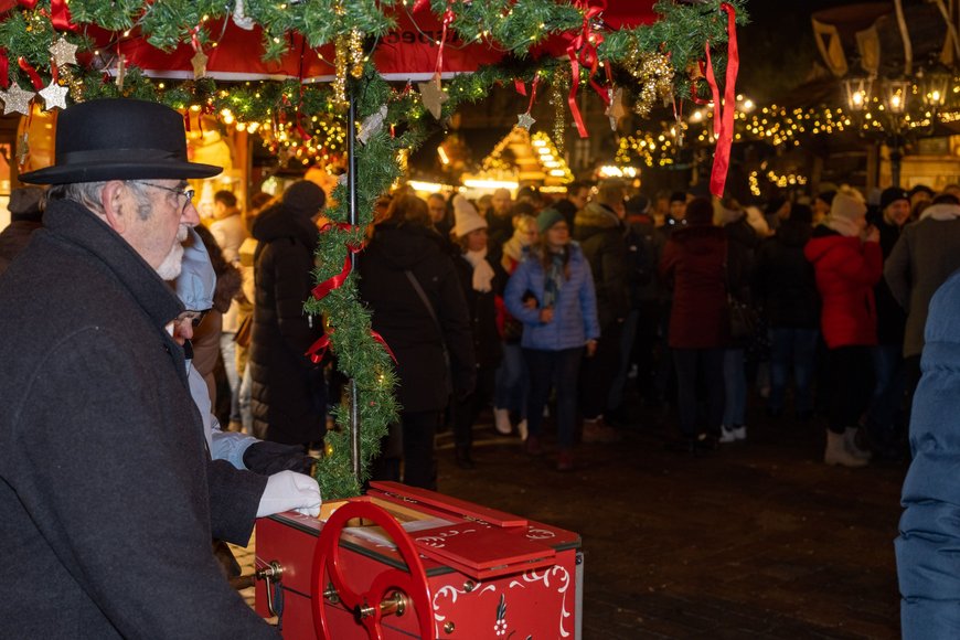 Ein Drehorgelspieler auf dem Lamberti-Markt 2022. Foto: Sascha Stüber