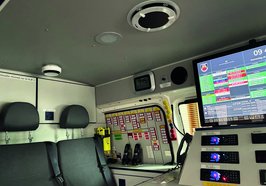 Einsatzfahrzeug der Feuerwehr mit einem Rauchmelder im Auto. Foto: Stadt Oldenburg