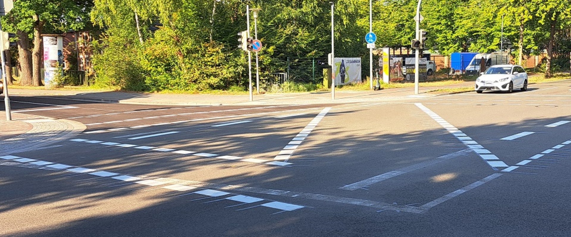 Hier können Radfahrerinnen und Radfahrer bald diagonal über die Kreuzung fahren und gelangen schneller Richtung Wechloy und zurück. Foto: Stadt Oldenburg