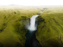 Wasserfall auf Island. Foto: Tomas Malik/Pexels