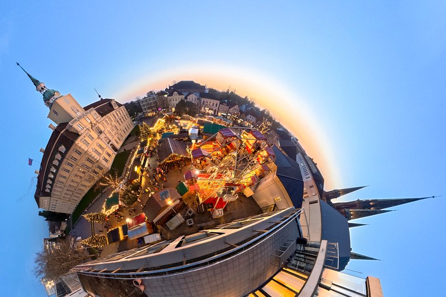 Der Schloßplatz beim Lamberti-Markt 2025 als Kugel. Foto: Sascha Stüber