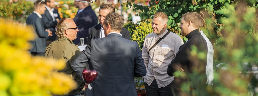 Sommerliches Ambiente beim 41. Kontaktpunkt Wirtschaft im Gartencenter Ostmann. Foto: Imke Folkerts
