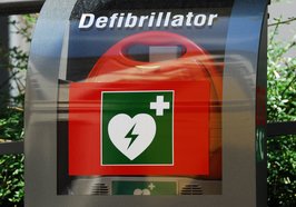Defibrillator. Foto: H.D. Volz/pixelio