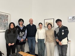 Empfang von vier chinesischen Studierenden aus Xi'an durch Frank Hinrichs, Büroleiter des Oberbürgermeisters. Foto: Stadt Oldenburg