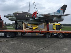 Die letzten Flugzeuge am ehemaligen Standort der Traditionsgemeinschaft Jagdbombergeschwader 43 e. V. mussten ihren Platz verlassen: zur weiteren Kampfmittelsondierung und für den Abriss abgängiger Gebäude. Foto: Stadt Oldenburg