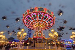 Der Wellenflug auf dem Kramermarkt 2026. Foto: Sascha Stüber Der Wellenflug auf dem Kramermarkt 2026. Foto: Sascha Stüber