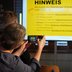 Vorschau: Teilnehmende fotografieren sich wertvolle Veranstaltungshinweise für ihre Gründung ab. Foto: TGO/GO!