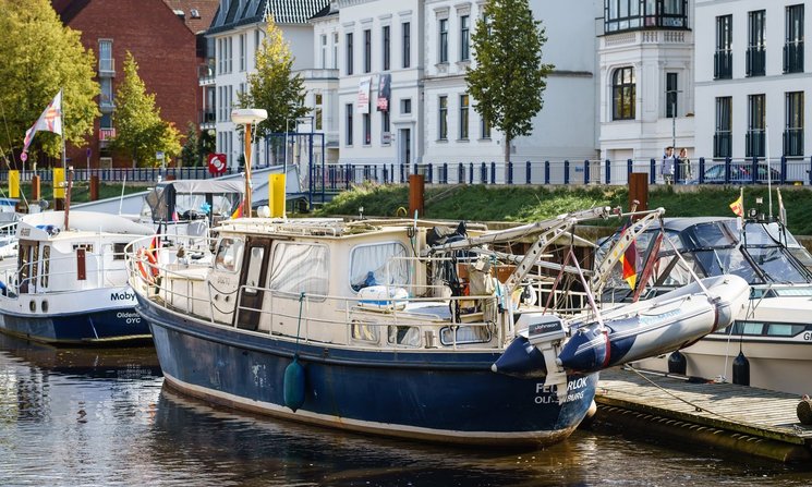 Yachten im Oldenburger Hafen. Foto: Mittwollen und Gradetchliev