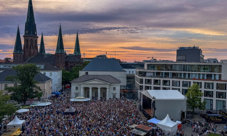 Blick auf den Schlossplatz während des Kultursommers. Foto: Sascha Stüber