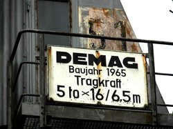 Alter Hafenkran (Rhein Umschlag). Foto: Rolf Scharfenberg