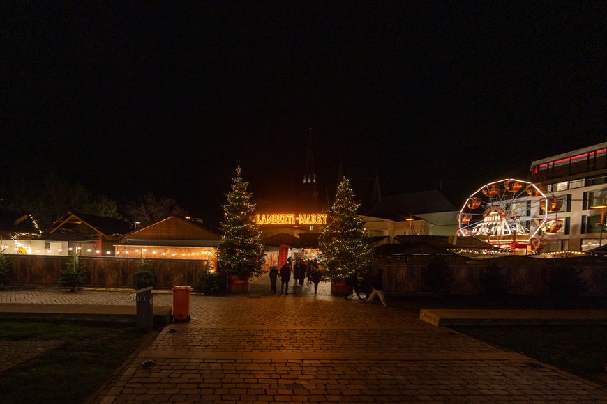 Blick in Richtung Schloßplatz beim Lamberti-Markt 2023. Foto Sascha Stüber
