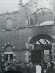 Die zerstörte Synagoge an der Peterstraße nach der Reichspogromnacht vom 9./10. November 1938. Quelle: Stadtmuseum