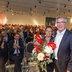 Vorschau: Großer Applaus zum Schluss: Oberbürgermeister Jürgen Krogmann und seine Frau Inge vor den Gästen der Abschiedsfeier im Stadtmuseum. Foto: Sascha Stüber
