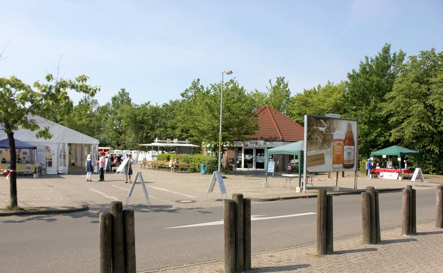 Der Festplatz mit dem Festzelt und dem Caritas-Seniorentreffpunkt im Pavillon. Foto: Stadt Oldenburg