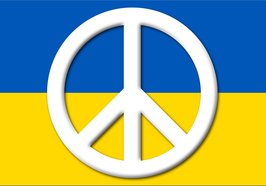 Ukrainische Flagge mit Peace-Zeichen. Foto: fotoART by Thommy Weiss/Pixelio.de