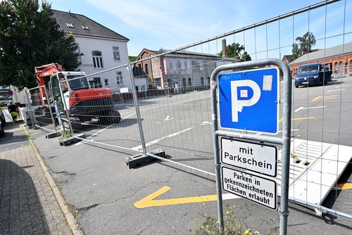 Muss gesperrt werden: Der Parkplatz vor der Exerzierhalle. Foto: Stadt Oldenburg