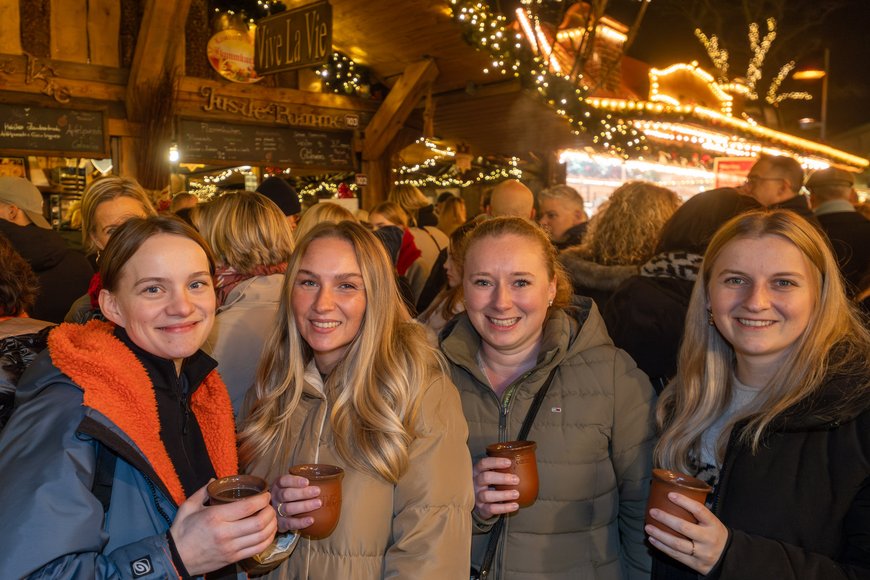 Sascha Stüber Eine Besuchergruppe auf dem Lamberti-Markt 2025. Foto: Sascha Stüber