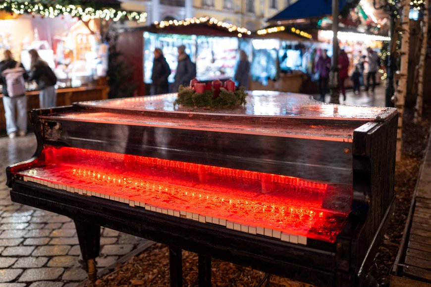 Das Klavier am „Vive La Vie“ auf dem Lamberti-Markt 2024. Foto: Sascha Stüber