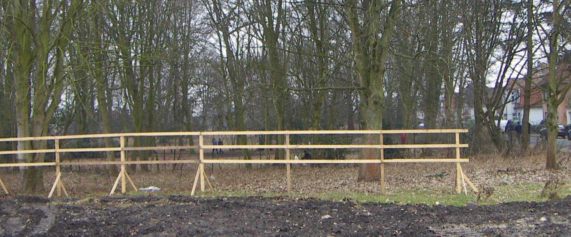 Anlage eines Baumschutzzaunes. Foto: Stadt Oldenburg