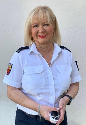 Frau vom Bürger- und Ordnungsamt in Uniform. Foto: Stadt Oldenburg