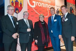 Empfang: (v.r.) Klaus Wegling, Leiter Wirtschaftsförderung Oldenburg, Diderik Koolmann, Wirtschaftsförderung Groningen, Bürgermeisterin Germaid Eilers-Dörfler, Emdens Oberbürgermeister Bernd Bornemann, Dolf Vogd, Commercieele Club. Foto: M. Stephan Empfang: (v.r.) Klaus Wegling, Leiter Wirtschaftsförderung Oldenburg, Diderik Koolmann, Wirtschaftsförderung Groningen, Bürgermeisterin Germaid Eilers-Dörfler, Emdens Oberbürgermeister Bernd Bornemann, Dolf Vogd, Commercieele Club. Foto: M. Stephan