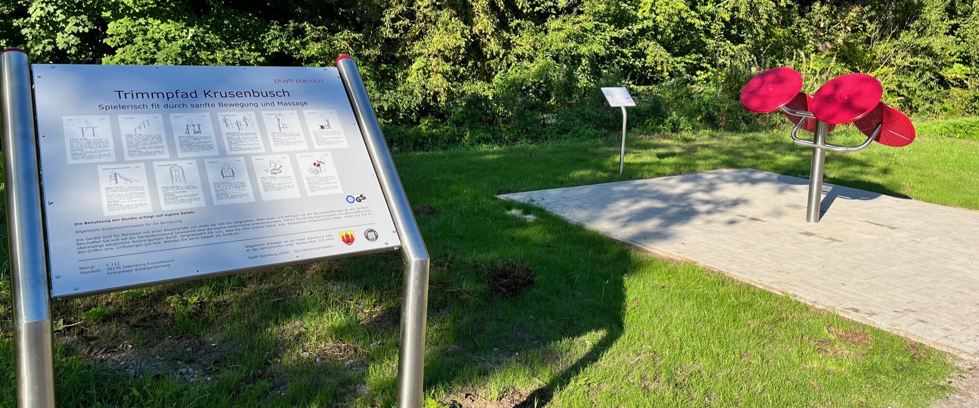 Auf einer Tafel werden die einzelnen Stationen des Trimmpfads Krusenbusch erklärt. Foto: Stadt Oldenburg