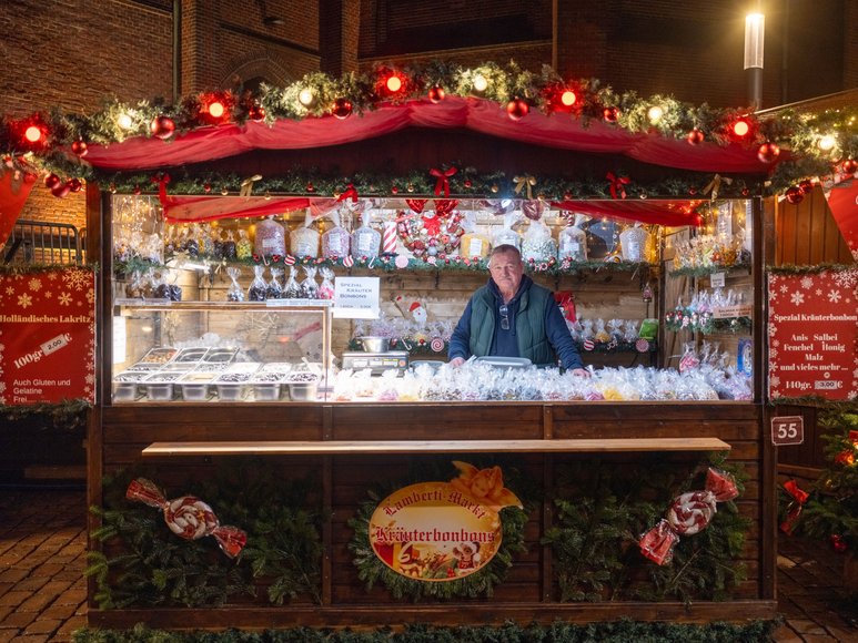 Sascha Stüber Kräuterbonbons und Lakritz auf dem Lamberti-Markt 2025. Foto: Sascha Stüber