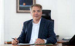 Oberbürgermeister Jürgen Krogmann sieht die Wirtschaft in Oldenburg auf einem guten Weg. Foto: Assanimoghaddam/Mittwollen