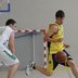 Vorschau: Zwei Basketballspieler in einer Turnhalle. Foto: Etienne Lizambard