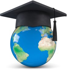 Globe with doctoral mortarboard. Picture: fotomek/Fotolia.com