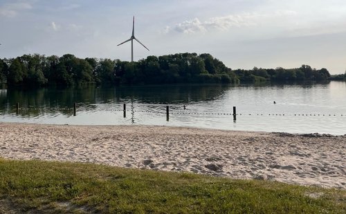 Der Kleine Bornhorster See bietet bei den sommerlichen Temperaturen nicht nur eine erfrischende Abkühlung, sondern auch eine sehr gute Wasserqualität. Foto: Stadt Oldenburg Der Kleine Bornhorster See bietet bei den sommerlichen Temperaturen nicht nur eine erfrischende Abkühlung, sondern auch eine sehr gute Wasserqualität. Foto: Stadt Oldenburg