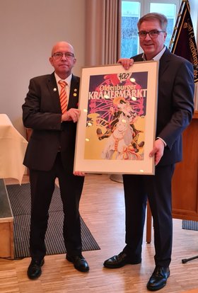 Oberbürgermeister Jürgen Krogmann dankt Michael Hempen. Foto: Stadt Oldenburg