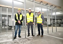 Stellten die Stabilisierungsmaßnahmen in der Tiefgarage vor: (von links) Projektleiter Pascal Strixner, Stadtrat Holger Denckmann und Klaus Schavan, Leiter des Eigenbetriebs Gebäudewirtschaft und Hochbau. Foto: Sascha Stüber