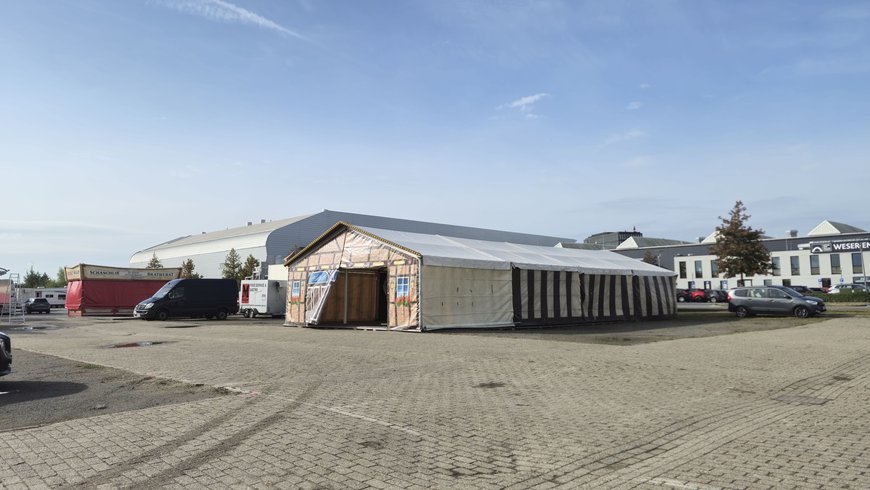 Der Aufbau vom Ausschank „Zum Lindenhof“ auf dem Kramermarkt am 17. September 2025. Foto: Stadt Oldenburg