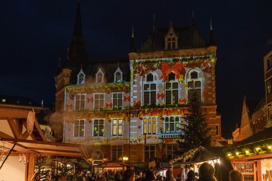 Ein Foto vom Video-Mapping auf dem Lamberti-Markt 2022. Foto: Sascha Stüber