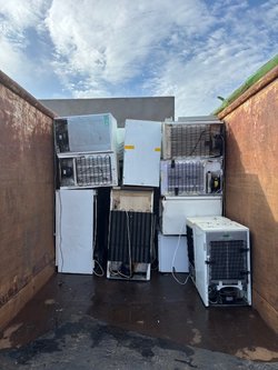 Kühlschränke in einem Sammelcontainer. Foto: Stadt Oldenburg