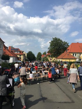 Open Air-Stadtteiltafel im Rahmen der Festivaleröffnung am 15. Juni 2018. Foto: Anja Seemann.