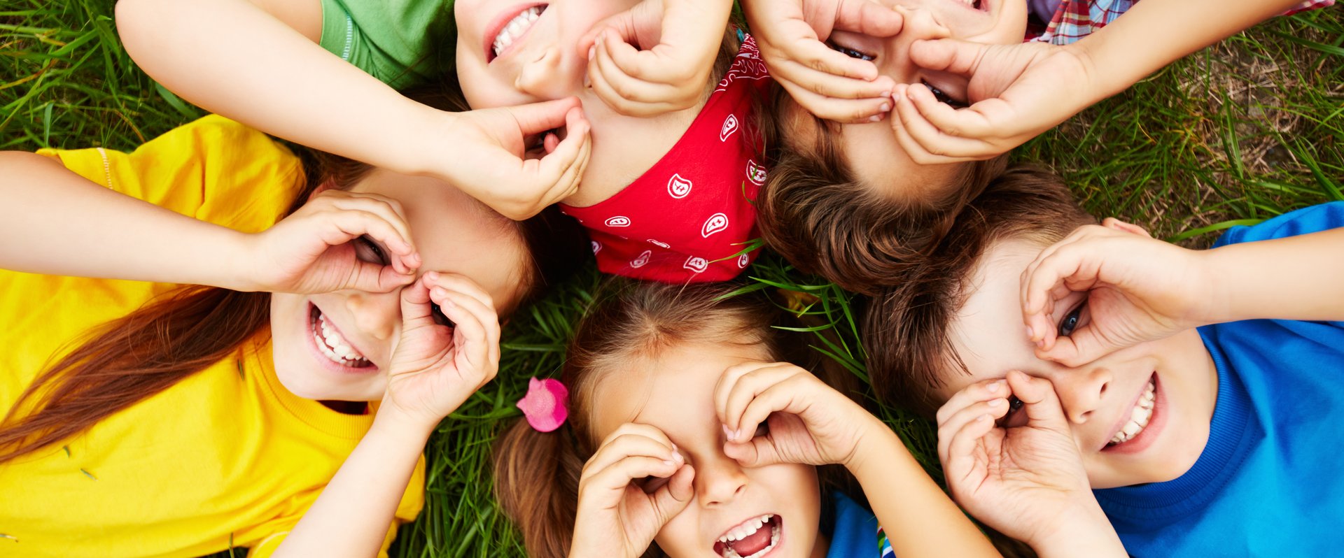 Kinder in einem Kreis. Foto: Pressfoto/Freepik