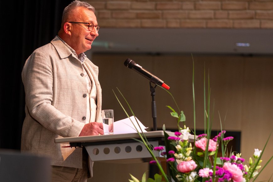 Dr. Thomas Henke (Chefarzt des Zentrums für Notfallmedizin am Evangelischen Krankenhaus) am Rednerpult. Foto: Sascha Stüber