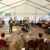 Vorschau: Menschen singen in einer großen Runde beim Liedernachmittag. Foto: Stadt Oldenburg