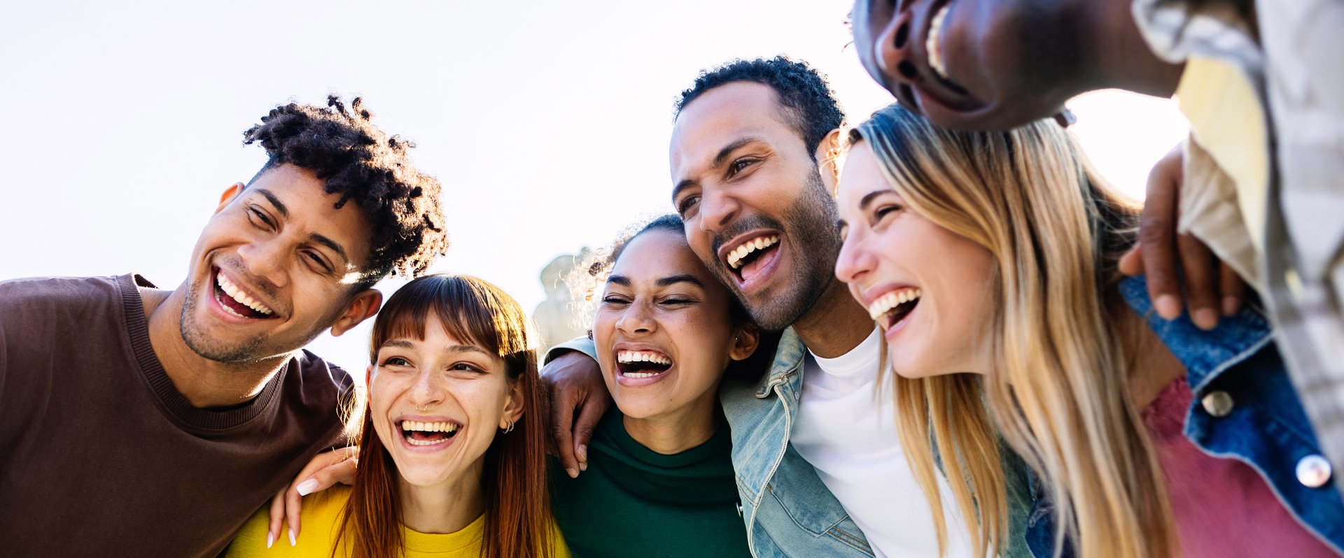 Jugendliche machen ein Selfie. Foto: Xavier Lorenzo/AdobeStock