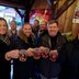 Vorschau: Freuen sich auf den diesjährigen Lamberti-Markt (vorne, von links): Marktdezernentin Dr. Julia Figura, Robért Hempen (Vorsitzender des Oldenburger Schaustellerverbandes), Christian Aster (Fachdienstleiter Sicherheit und Ordnung) und Dennis Ostendorf (Marktmeister). Auch die Oldenburger Schausteller Marvin Meyer, René Mondorf und Andy Ludewigt (hintere Reihe von links) können den Start kaum erwarten. Foto: Sascha Stüber