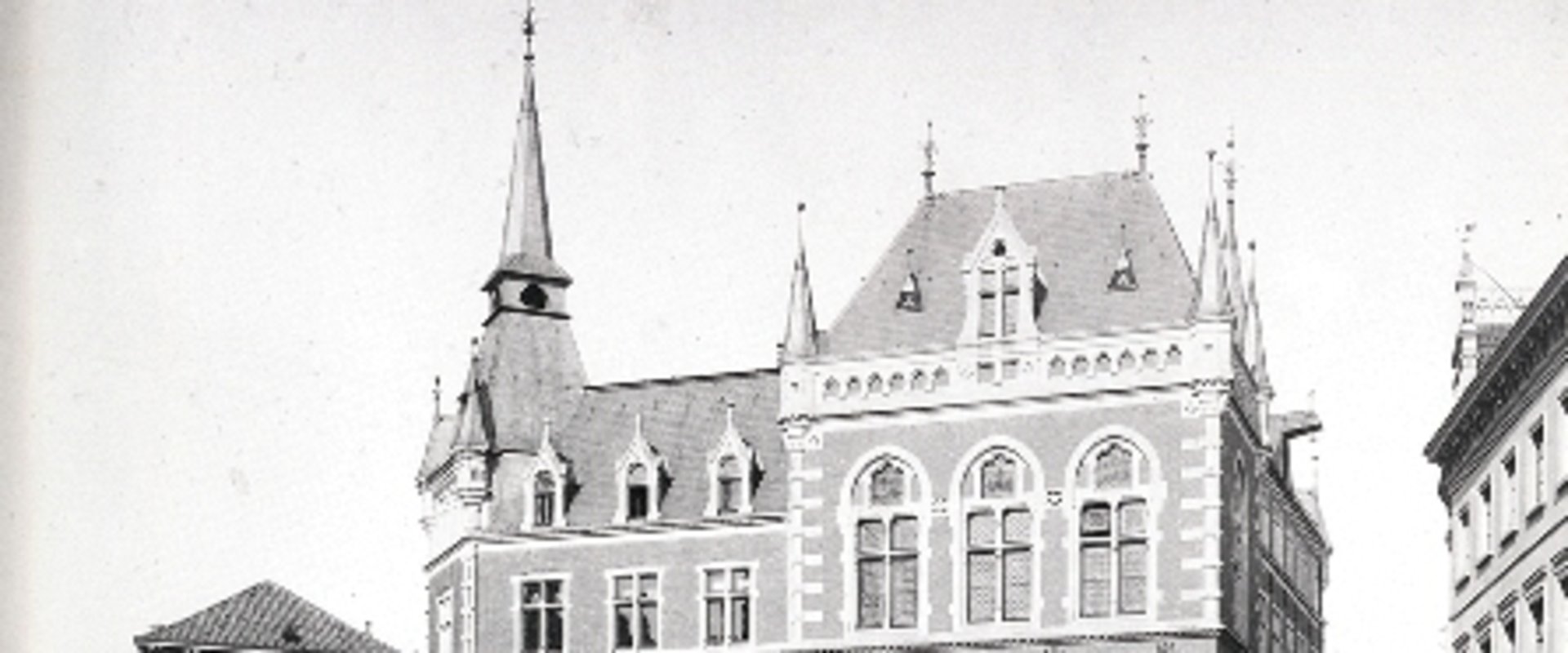 Das neogotische Rathaus, 1887 fertiggestellt. Fotograf Franz Titzenthaler, um 1890, Quelle: Stadtmuseum