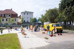 Sorgte bereits bei der Eröffnung der Freizeitfläche an der 91er-Straße für Spielspaß, Bewegung und Abwechslung bei Groß und Klein: das Spielmobil „Spielefant“. Foto: Sascha Stüber