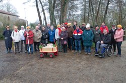 Mit dem Bollerwagen unterwegs: Teilnehmende der Kohlfahrt in Cholet 2026. Foto: Jean-Luc Moreau
