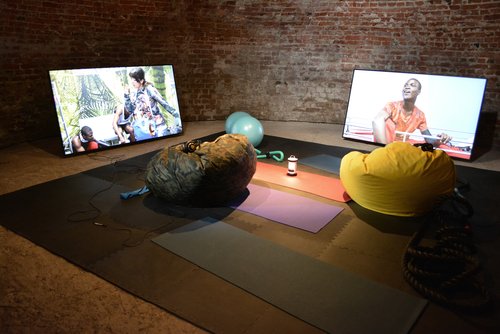 Ausstellungsansicht Stefan Panhans, HOSTEL, 2018, Edith-Russ-Haus für Medienkunst. Foto: Stadt Oldenburg
