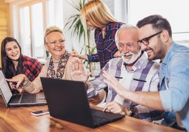 Senioren am Laptop. Foto: Mediteraneo/AdobeStock